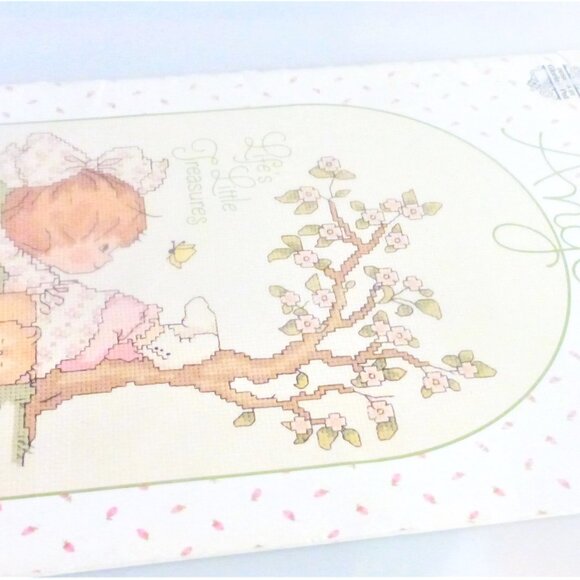 1983 Precious Moments ANGEL LOVE Life's Little Treasures Book 18 - 13 Patterns - Picture 2 of 2